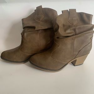 Women’s Size 9 Charles Albert Western Ankle Brown Vegan Leather Boot NWOT